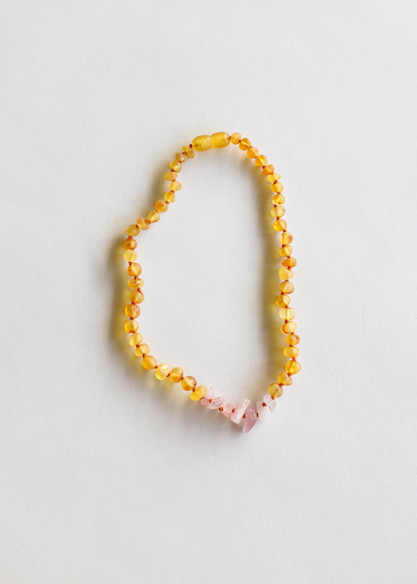 Conjunto de Joyería para Niños de Ámbar Báltico y Cuarzo Rosa Crudo