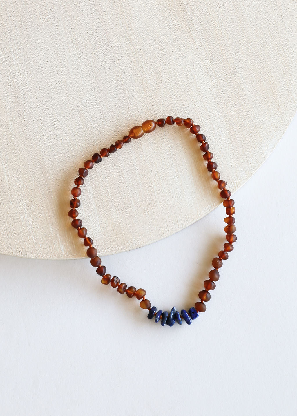 Collier en Ambre Baltique Cognac Brut et Lapis