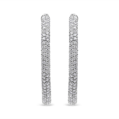 Pendientes de aro semi eternidad de diamantes engastados en pavé de oro blanco de 18 quilates