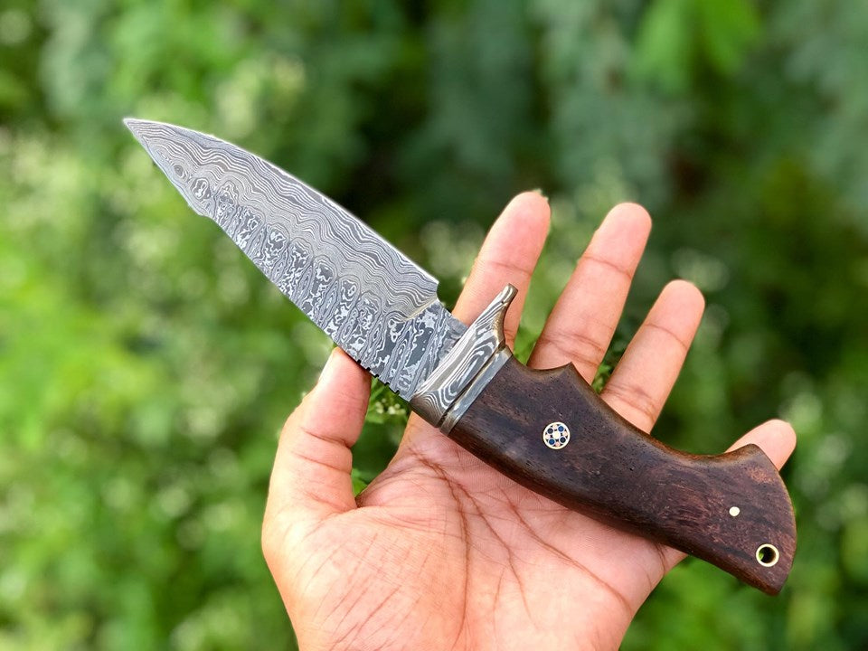 Exquisite Damascus Steel Hunting Knife - Artisan Crafted - Korvel