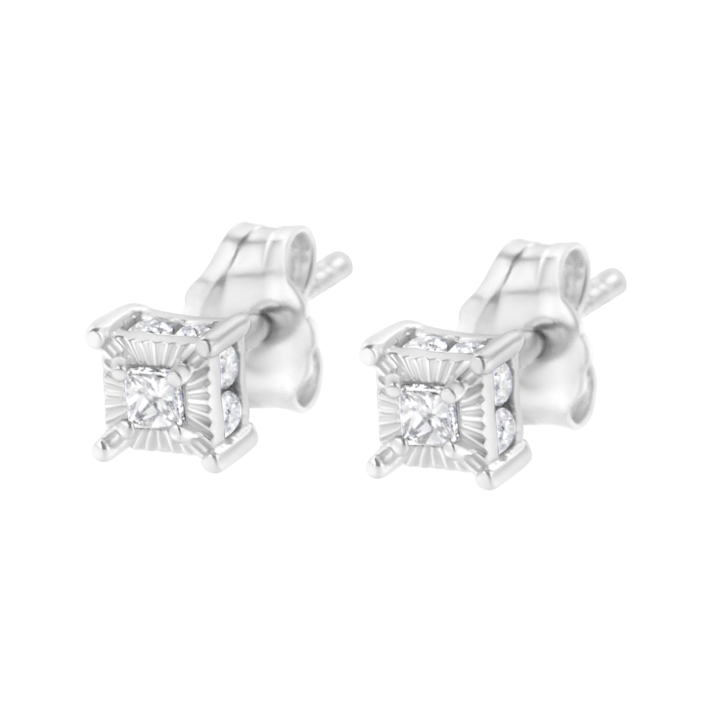 Boucles d'oreilles en diamant taille princesse en argent sterling .925 avec halo caché