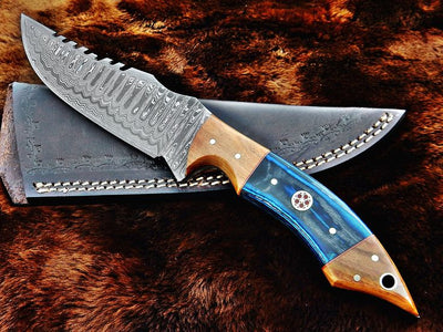 Exquisite Custom Damascus Steel Hunting Knife with Premium Wood Handle - Korvel