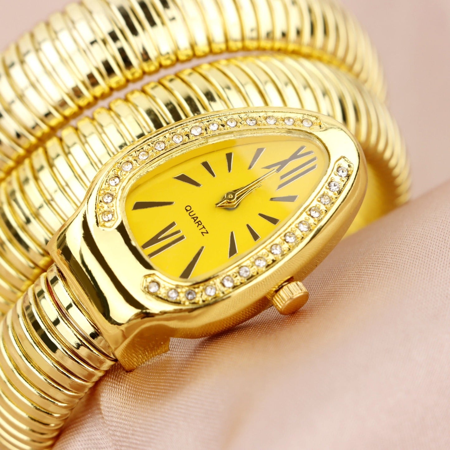 Elegant Snake-Shaped Women's Quartz Bracelet Watch