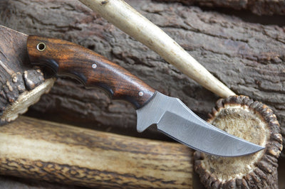 Artisan Crafted Damascus Steel Hunting Knife - Korvel