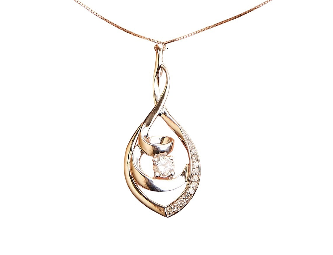 10K White Gold Diamond Spiral Link Pendant Necklace