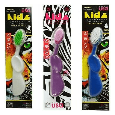 Cepillo de dientes manual muy suave Radius Kidz para niños