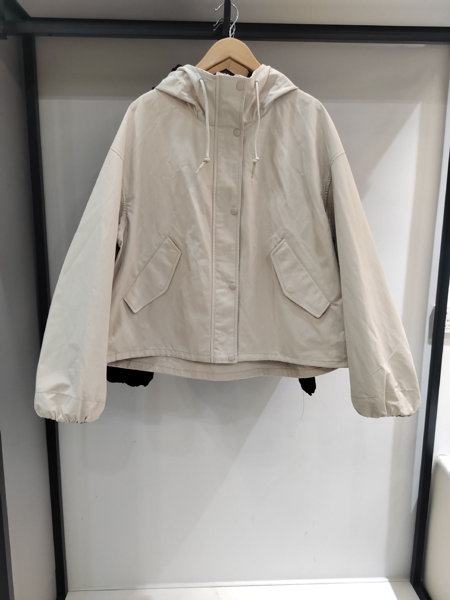 Chaqueta de Mujer con Capucha - Prenda Exterior Versátil
