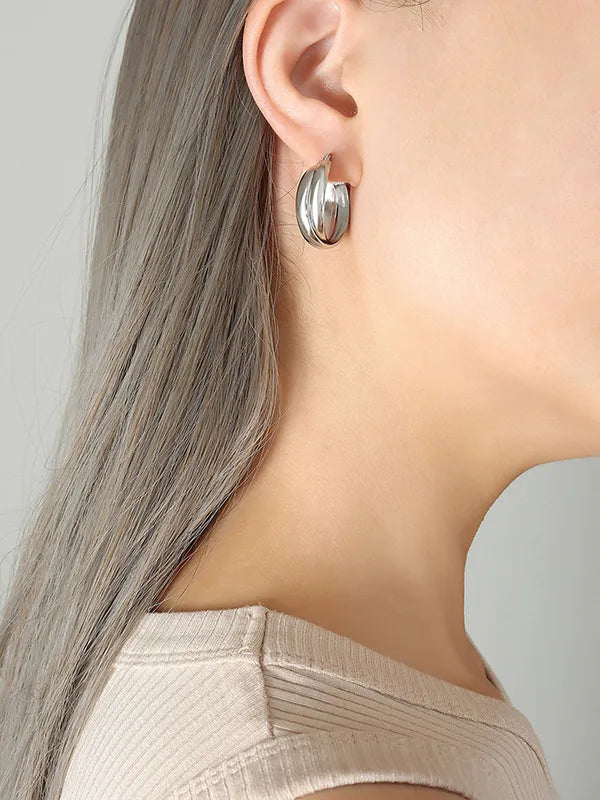 Boucles d'oreilles en titane personnalisées en forme de double U pour femmes