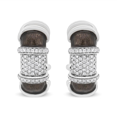 Pendientes de aro huggie de plata esterlina chapada en oro blanco de 18 quilates con diamantes