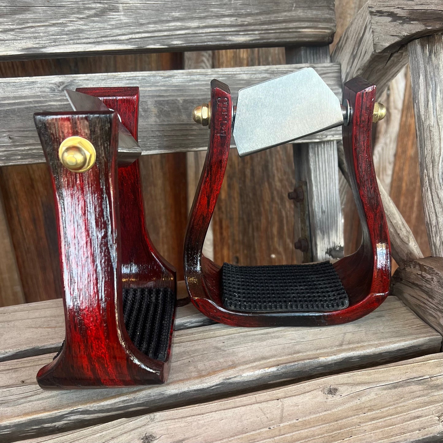 3-Inch Red Barrel Leveling Stirrup by Nettles - Korvel