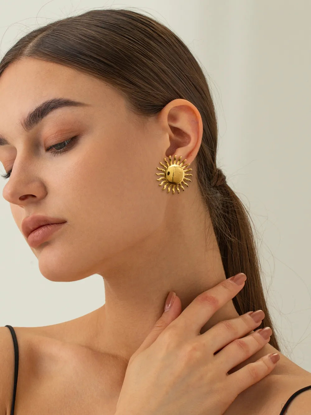 Pendientes de Stud de Sol de Acero Inoxidable Baño en Oro de 18K