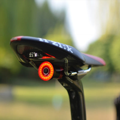 Lumière arrière de vélo intelligente XLITE100 avec démarrage/arrêt automatique