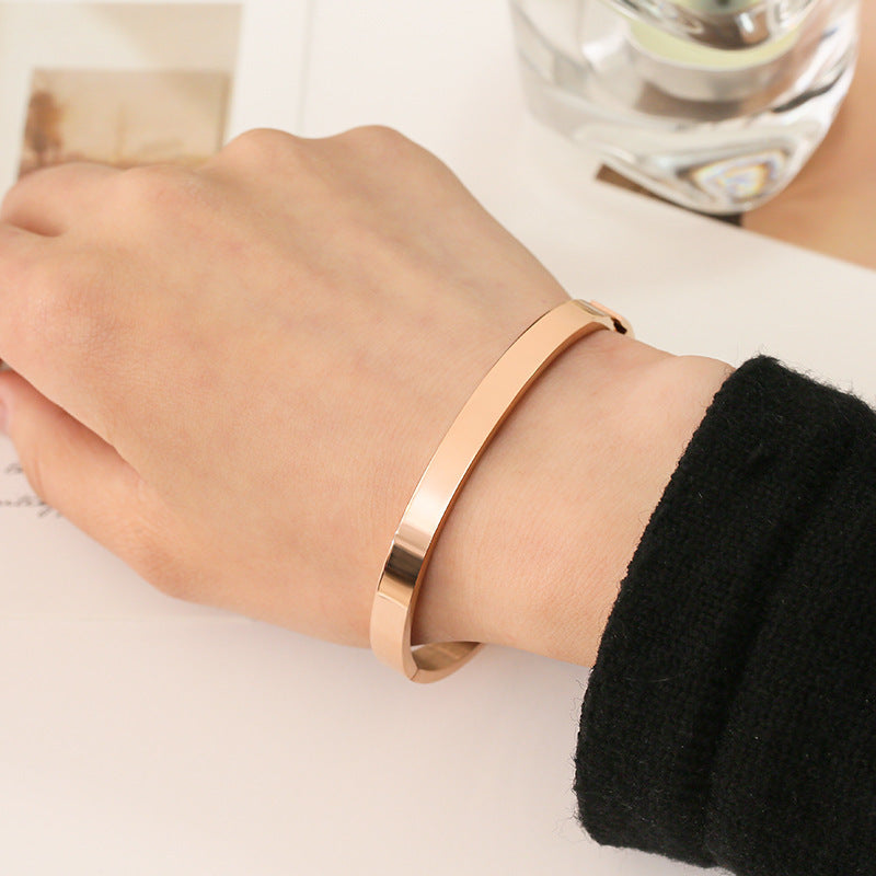 Bracelet en acier titane élégant pour femmes