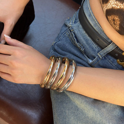 Conjunto de Pulseras Apiladas con Sensación Metálica Versátil