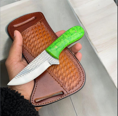 Handcrafted Cowboy Knife Set – 8" Rasp Tool Steel Blade with Colorful Parrot Resin Handle & Premium Leather Sheath - Korvel