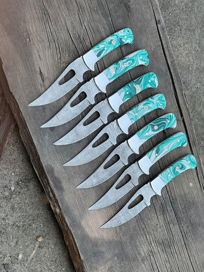 Artisan Crafted Damascus Steel Hunting Knife with Resin Grip - Korvel