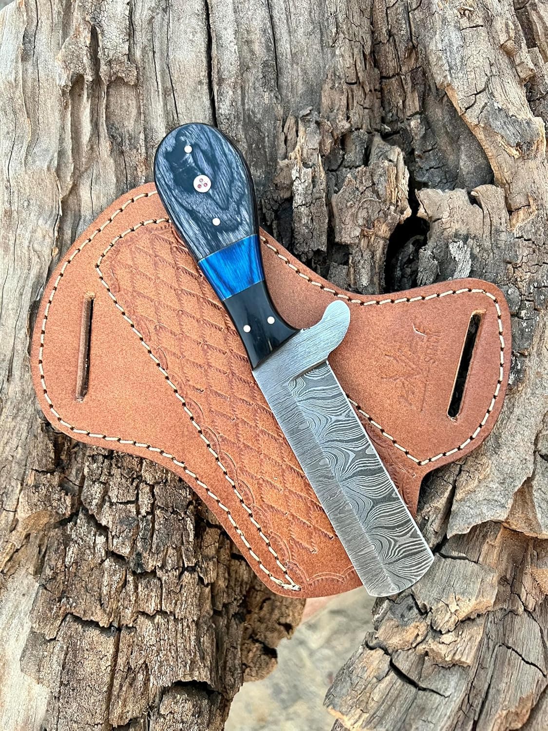 Artisan Crafted Damascus Bull Cutter Knife – Exclusive Holiday Edition - Korvel
