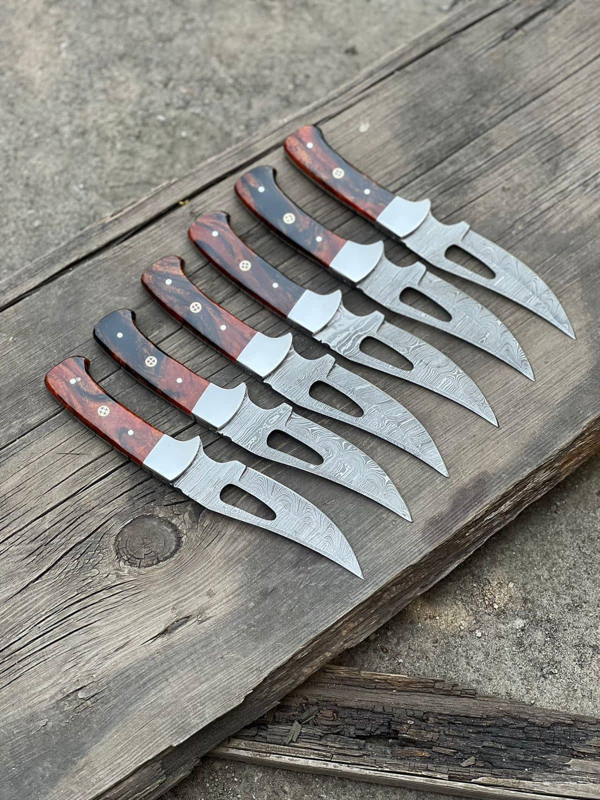 Artisan Damascus Steel Hunting Knife – 4-Inch Resin Grip - Korvel