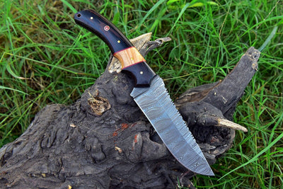 Artisan Crafted Skinning Knife – Premium Damascus Steel with Buffalo Horn & Olive Wood Handle - Korvel