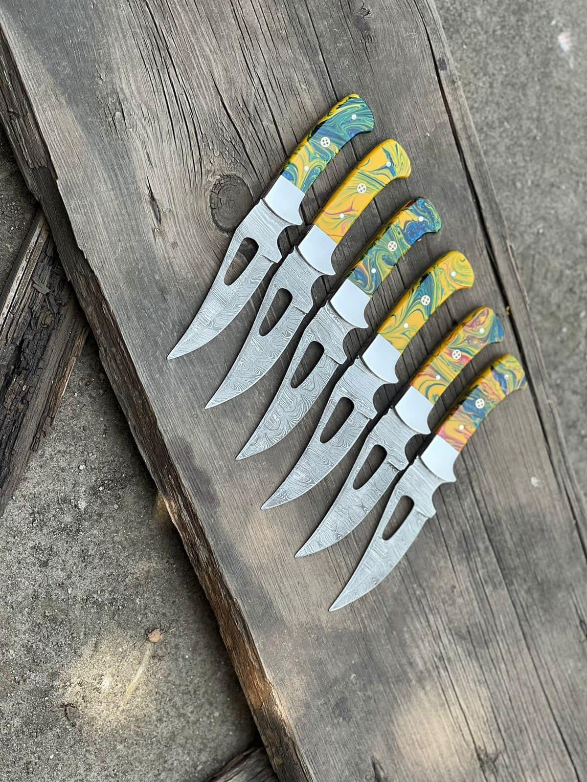 Artisan Damascus Skinning Knife with Ergonomic Resin Handle - Korvel