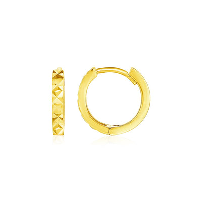 Pendientes de aro redondos pequeños de oro amarillo de 14k con textura geométrica
