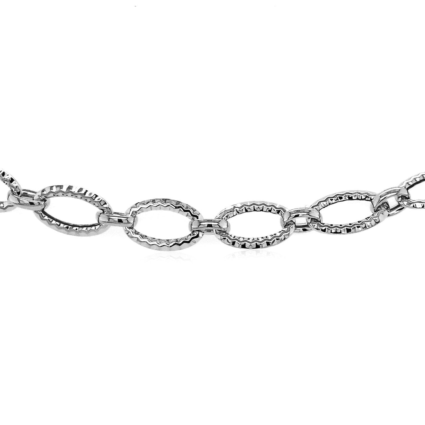 Pulsera de eslabones ovalados texturizados en oro blanco de 14k