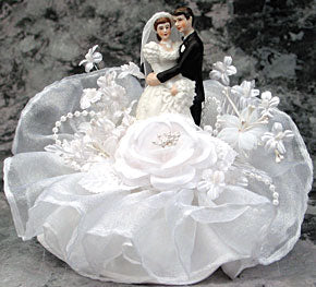 Sweet Embrace Cake Topper - Elegant 6" High Design