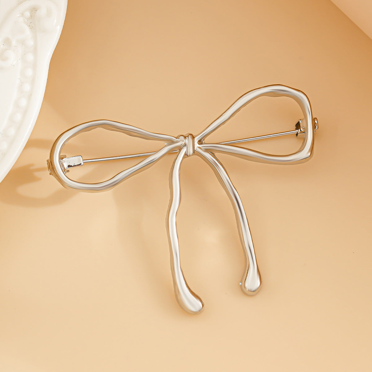 Broche Élégante en Forme de Nœud en Lave pour Femmes - Accessoire Polyvalent