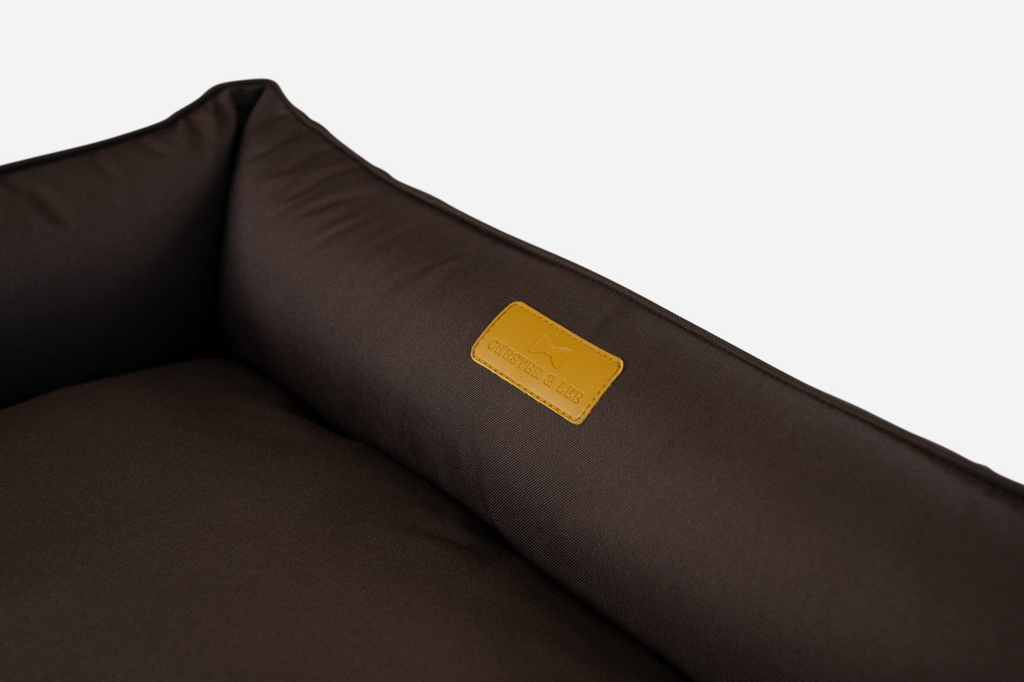 Cama para Perros Impermeable Listo para la Aventura en Marrón