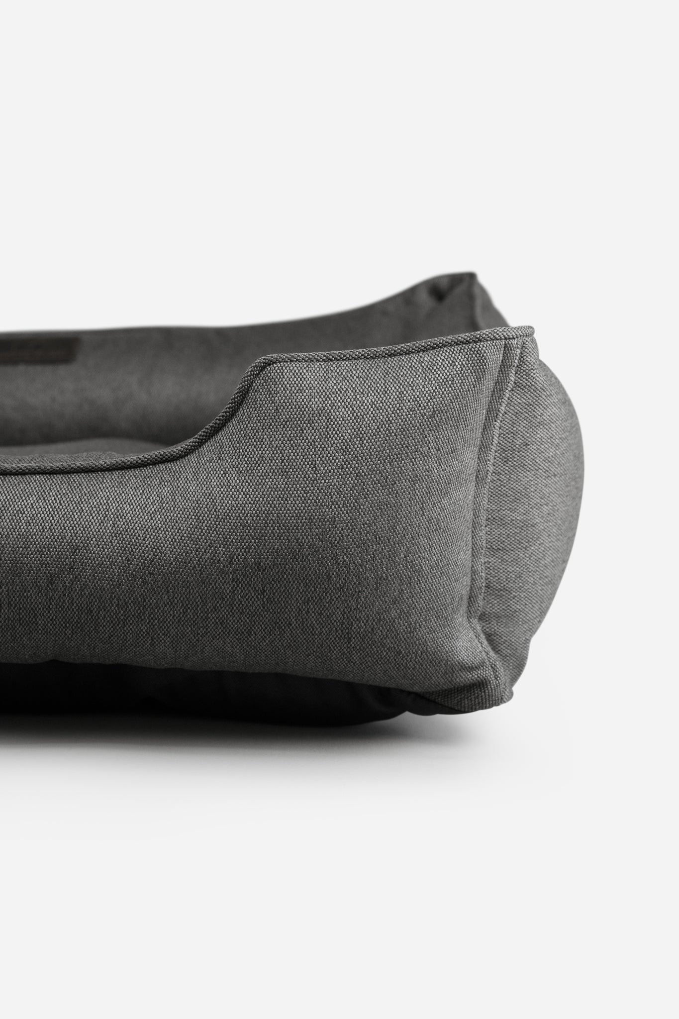 Lit pour chien en coton luxueux dans un élégant gris
