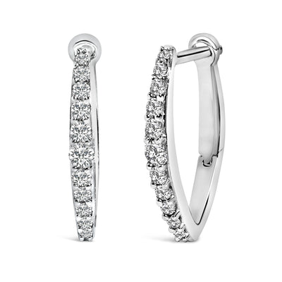 Pendientes de aro en forma de corazón de diamante cultivado en laboratorio de oro blanco de 10 quila