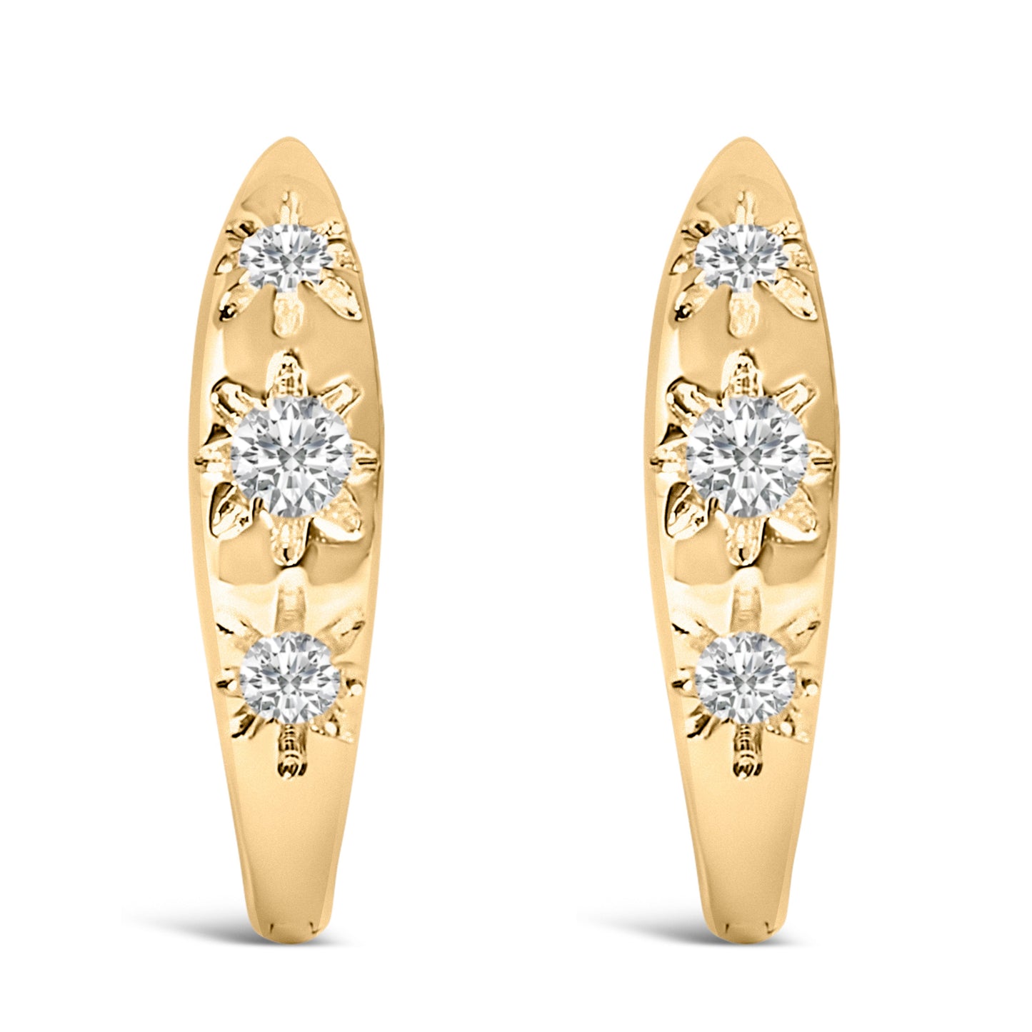 Pendientes de aro huggie de diamantes cultivados en laboratorio de oro blanco de 10 quilates con tre