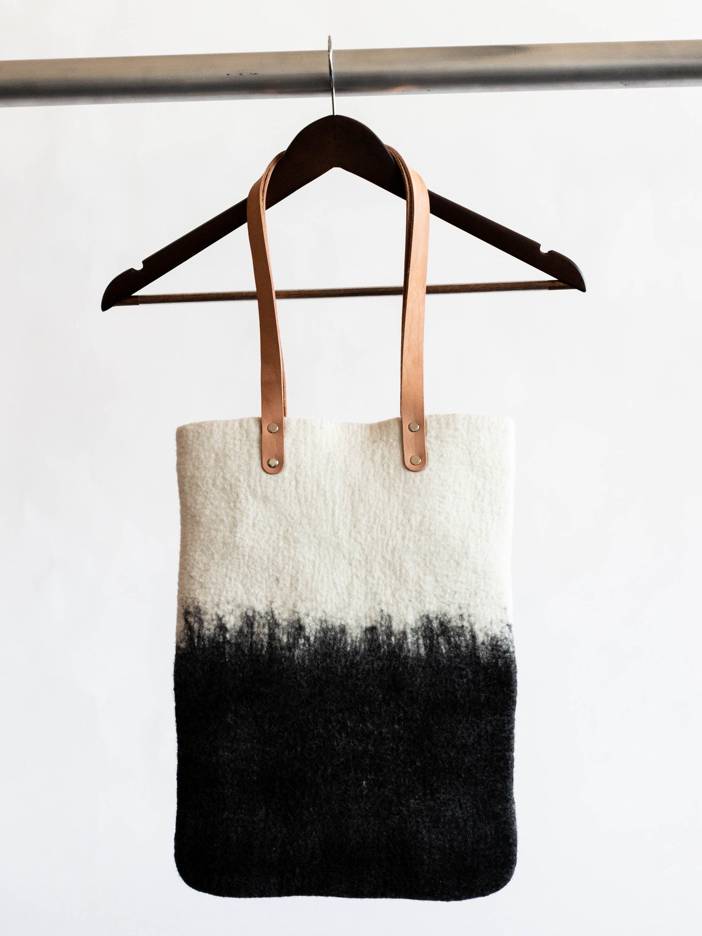 Bolso Tote de Lana Filtrada a Mano Eclipse
