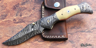 Vanguard Custom Damascus Steel Folding Pocket Knife – Handcrafted Elegance for Everyday Use - Korvel