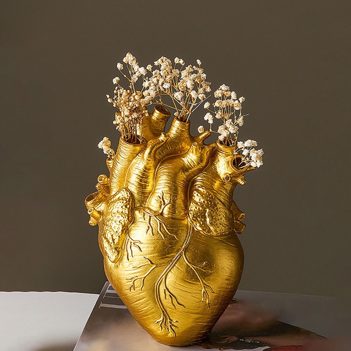 Heart-Shaped Resin Flower Vase for Elegant Home Decor