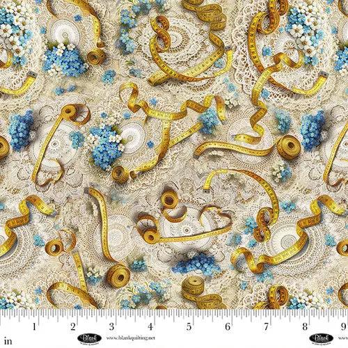 Tissu en coton écru Forget Me Not - 44"/45" par yard