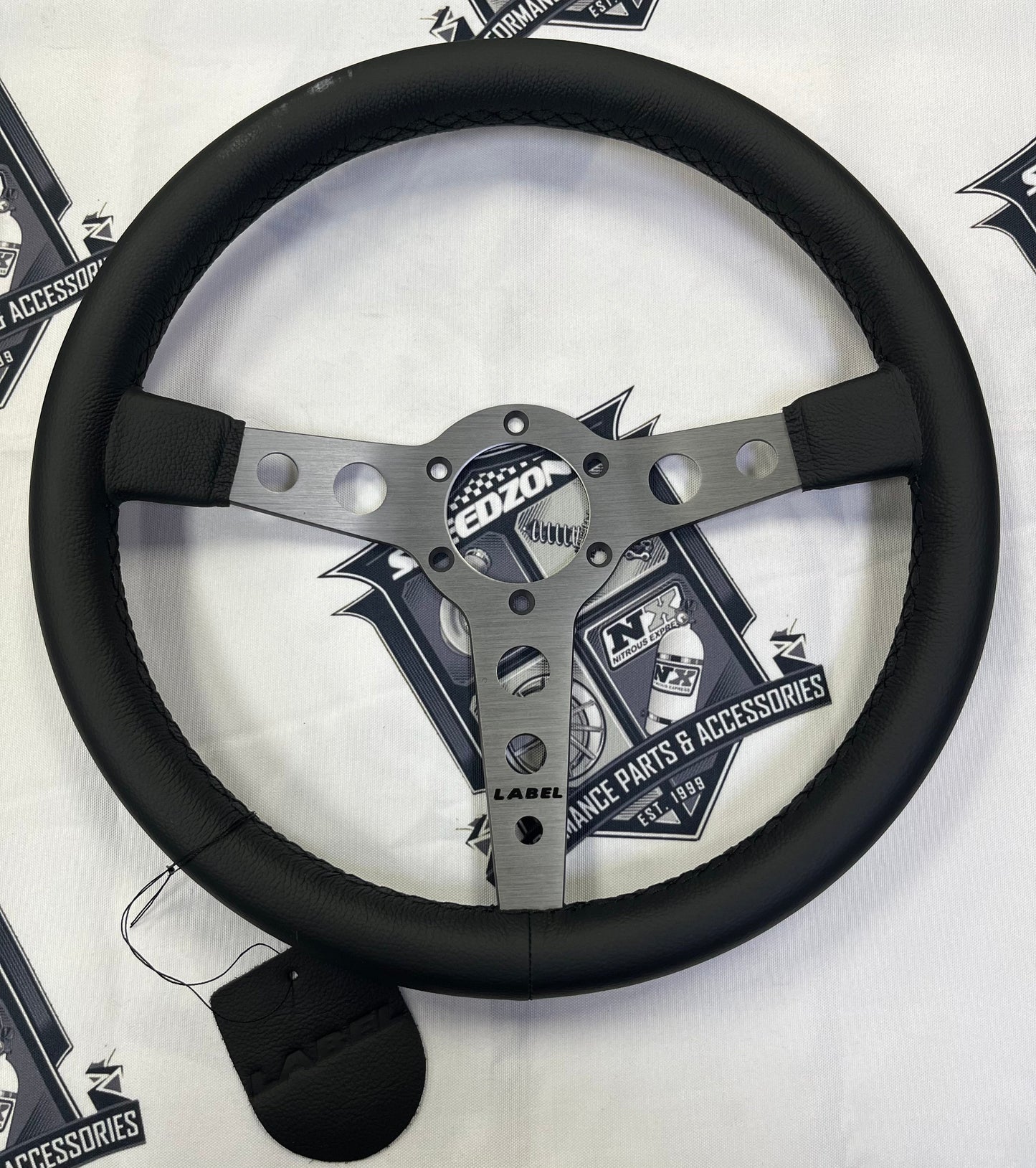 El Volante Daytona | Cuero Negro y Radio de Grafito