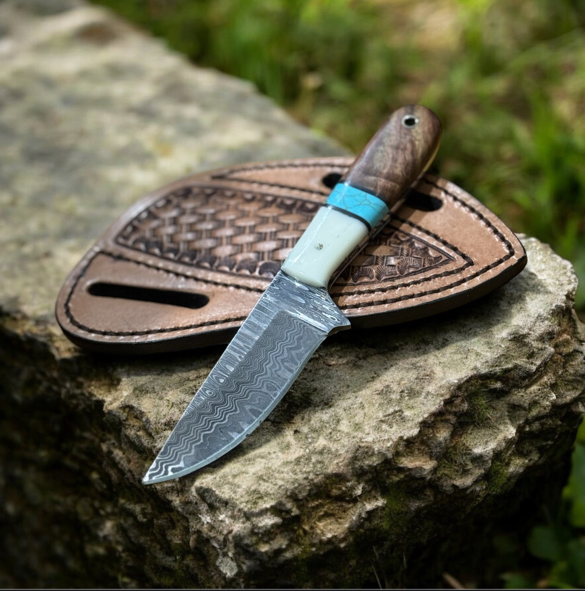 Artisan Western Damascus Knife – Elegant Resin & Rosewood Handle with Leather Sheath - Korvel
