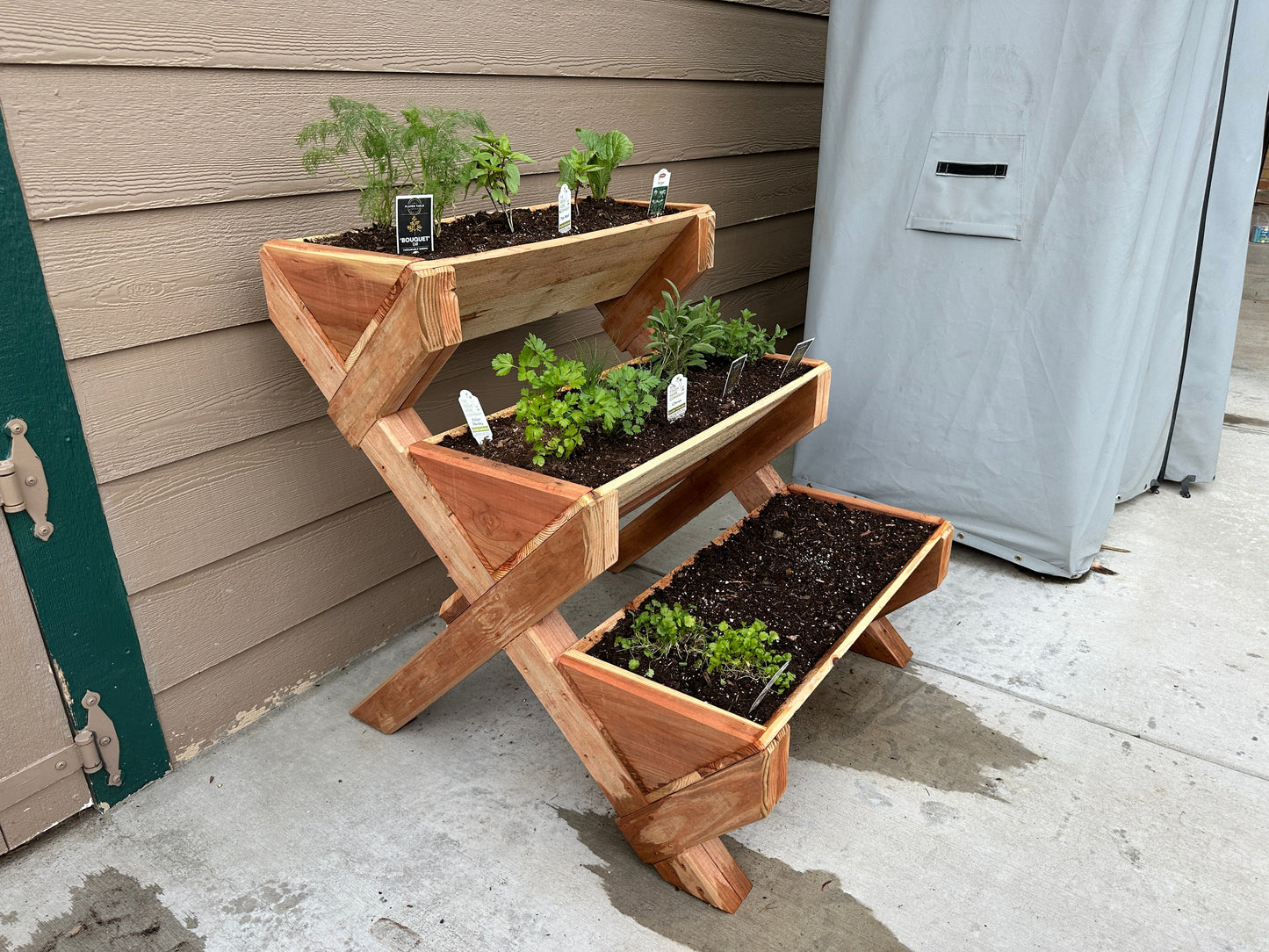 Jardinier Élégant à Trois Niveaux