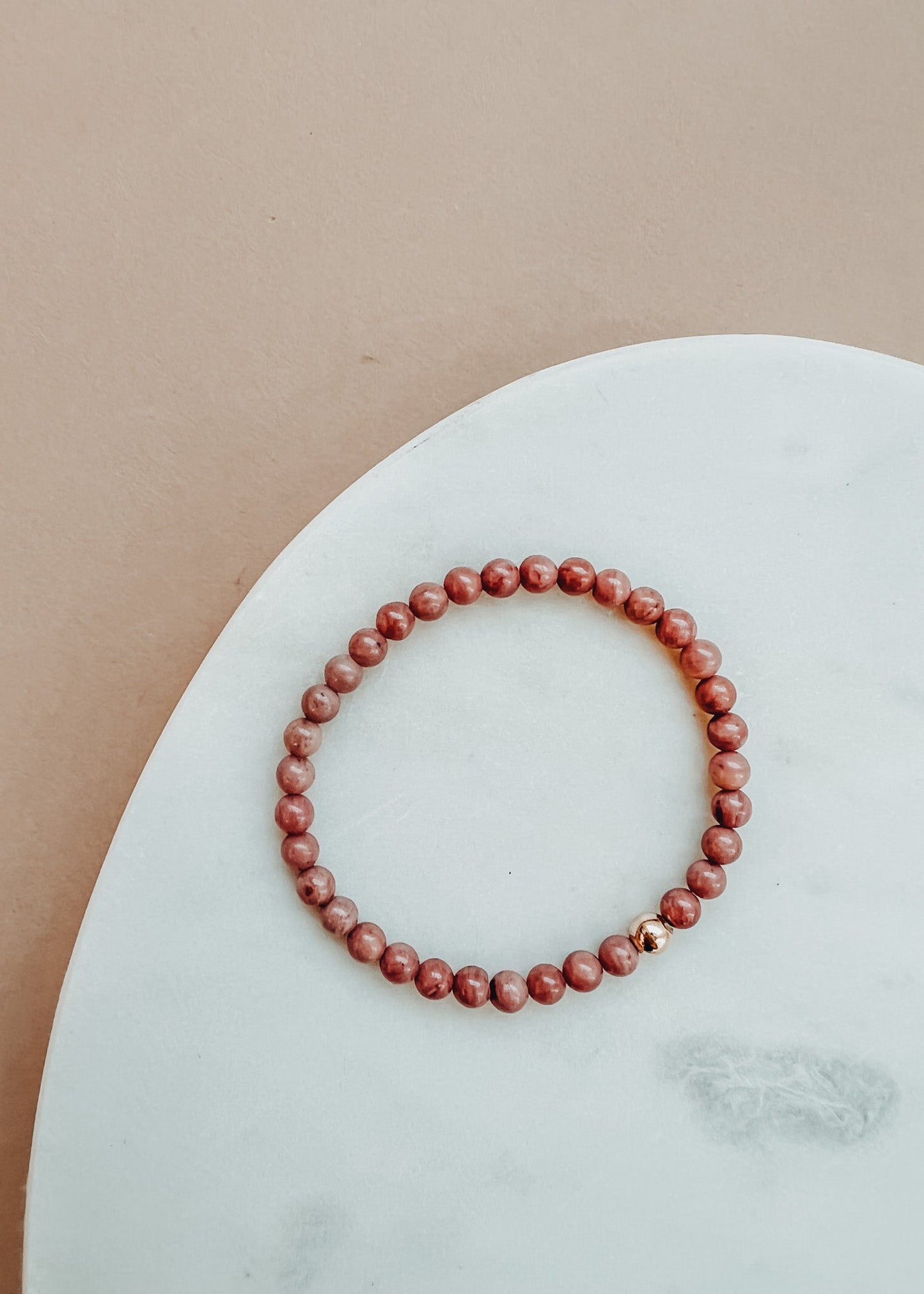Pulsera de Estiramiento de Rodonita Rosa Natural y Oro de 14k