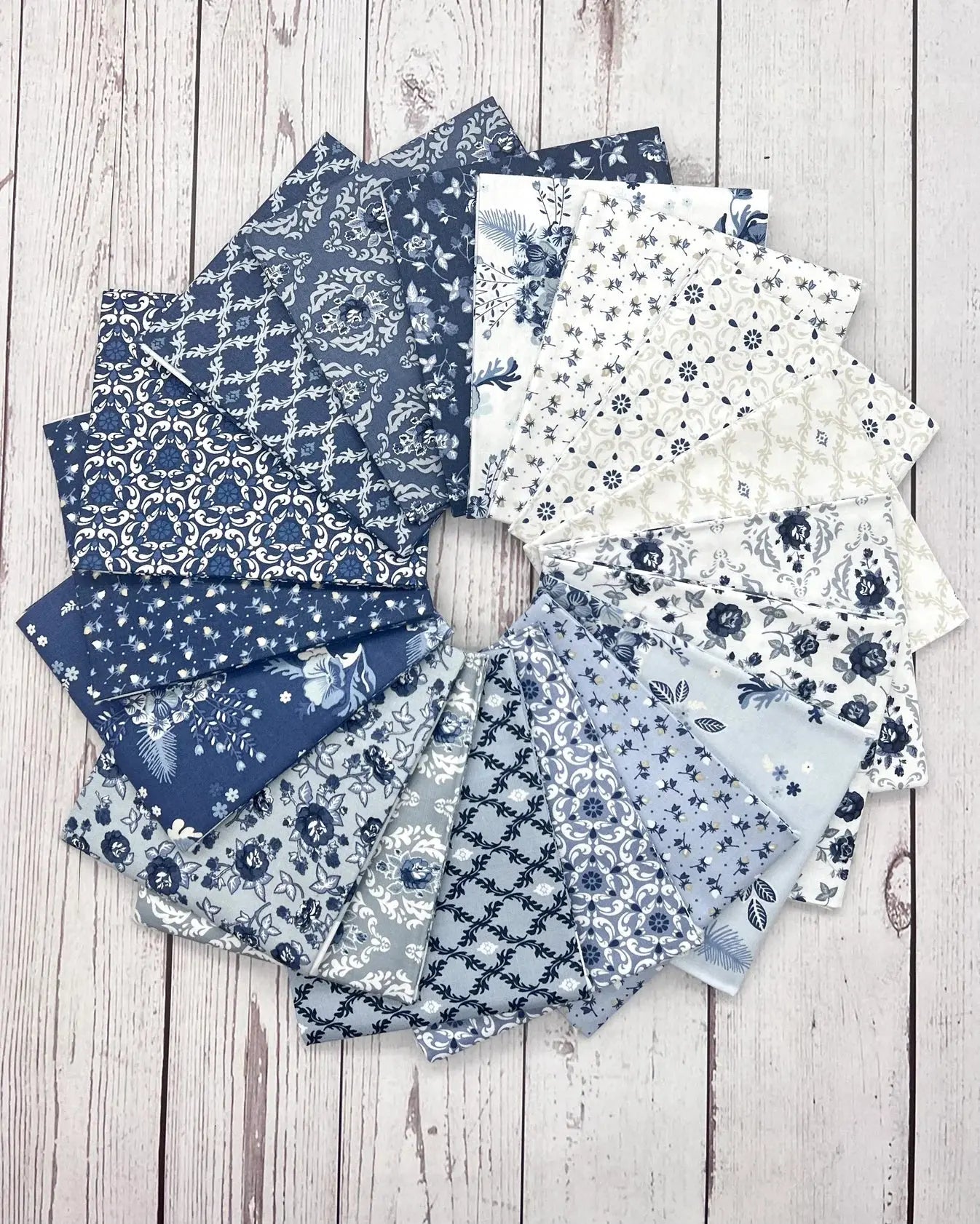 Lakeland Blues - Precuts de algodón de 5" con 42 estampados únicos