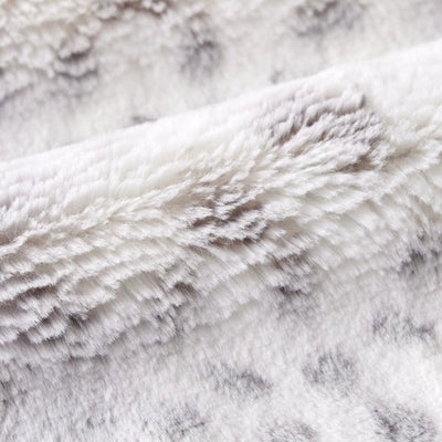 Dove Luxe Cuddle Alaskan Bunny Fabric per Yard