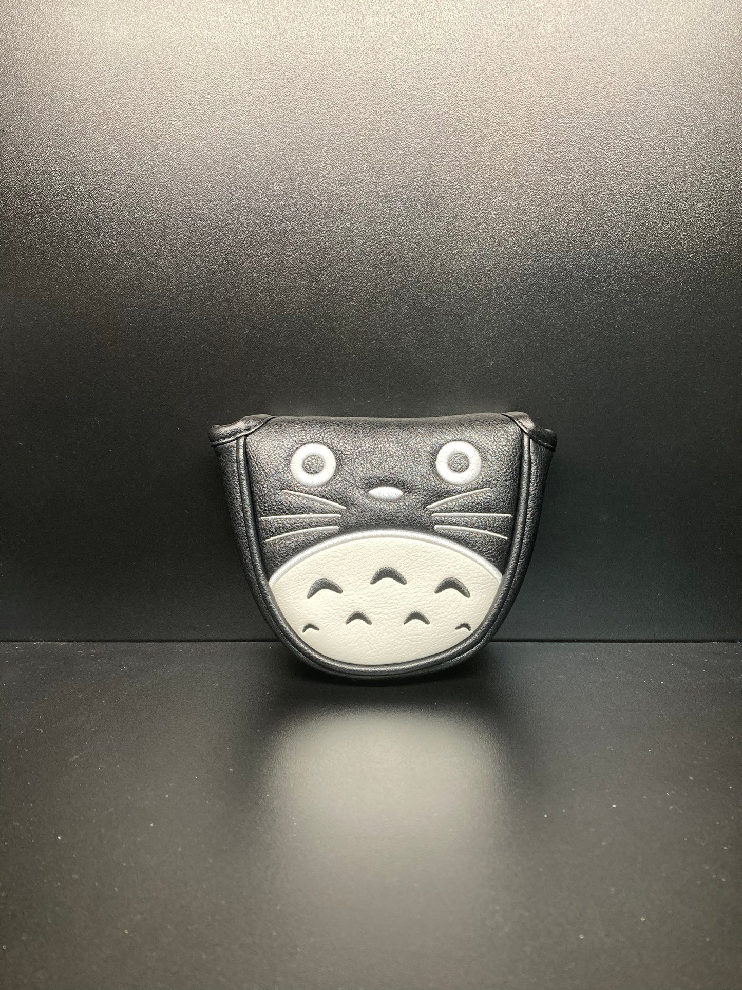 Funda para palos de golf inspirada en Totoro: una protección adorable para tus palos.