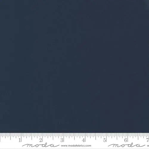 Tela Bella Solids en color azul marino 44"/45" por yarda