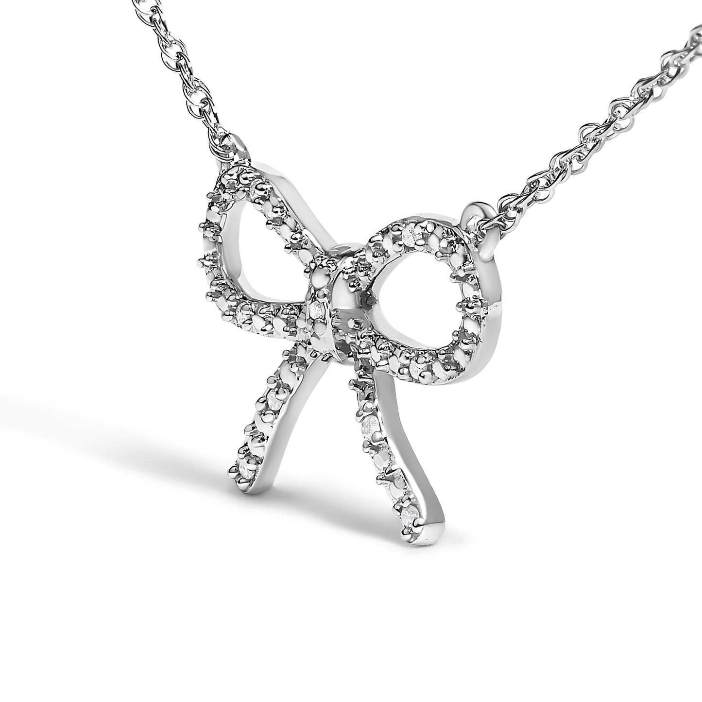 Collar de Pendiente de Nudo de Lazo con Acento de Diamante de Plata Esterlina .925 - 18 Pulgadas