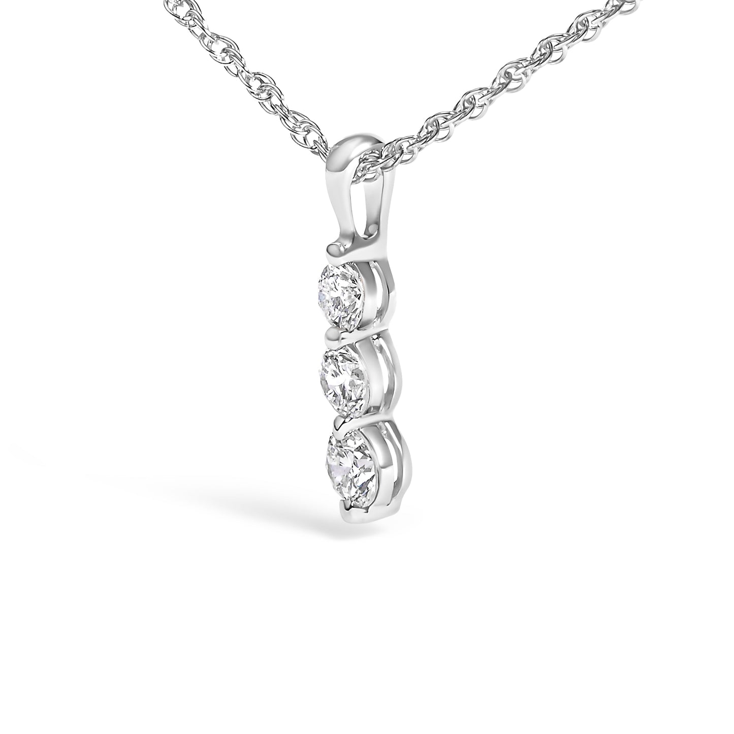Collar con colgante de tres piedras de diamante cultivado en laboratorio de plata esterlina .925