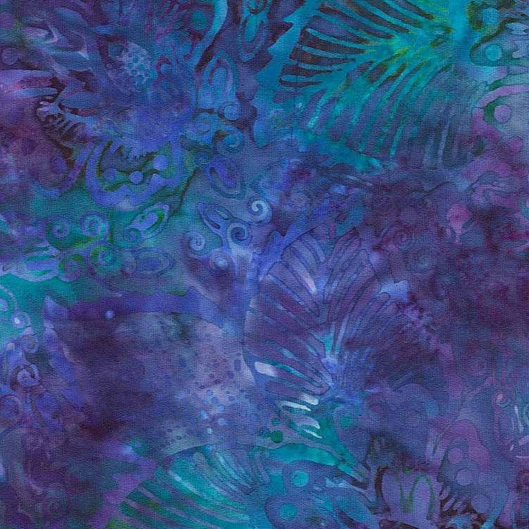 Tela Batik de Fondo Ancho con Hojas Exóticas en Azul y Púrpura