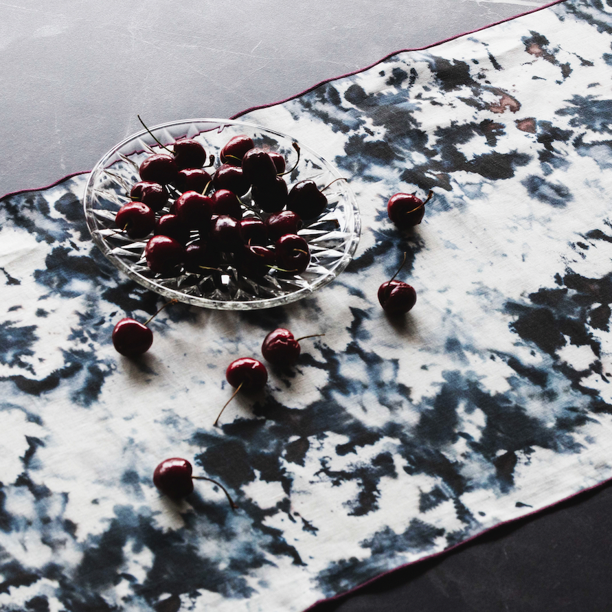 Elegant Grey Marble Table Runner
