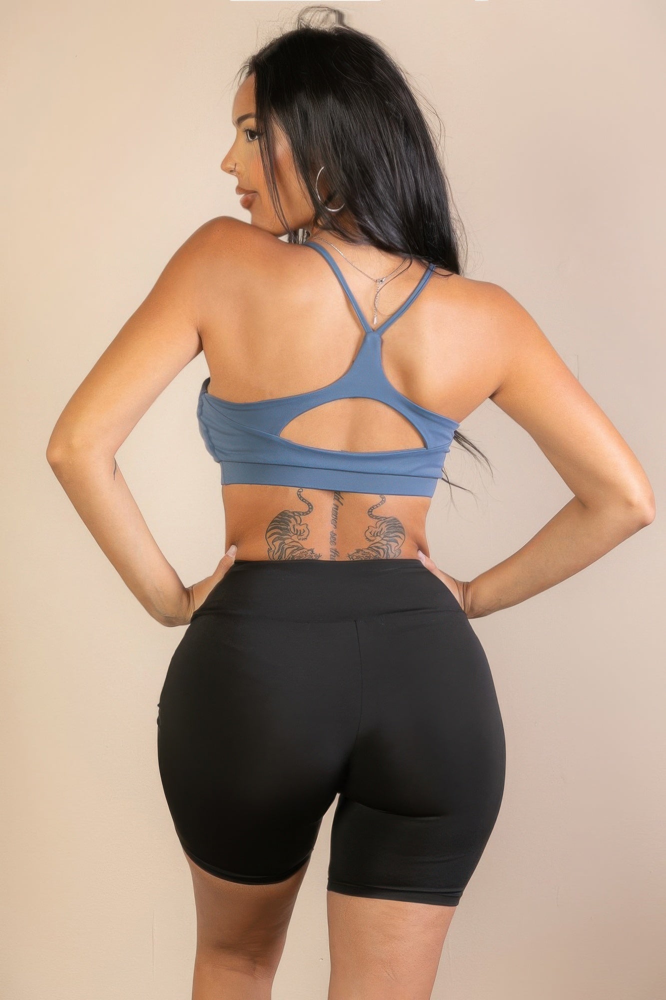 Soutien-gorge de sport à dos nageur avec découpe