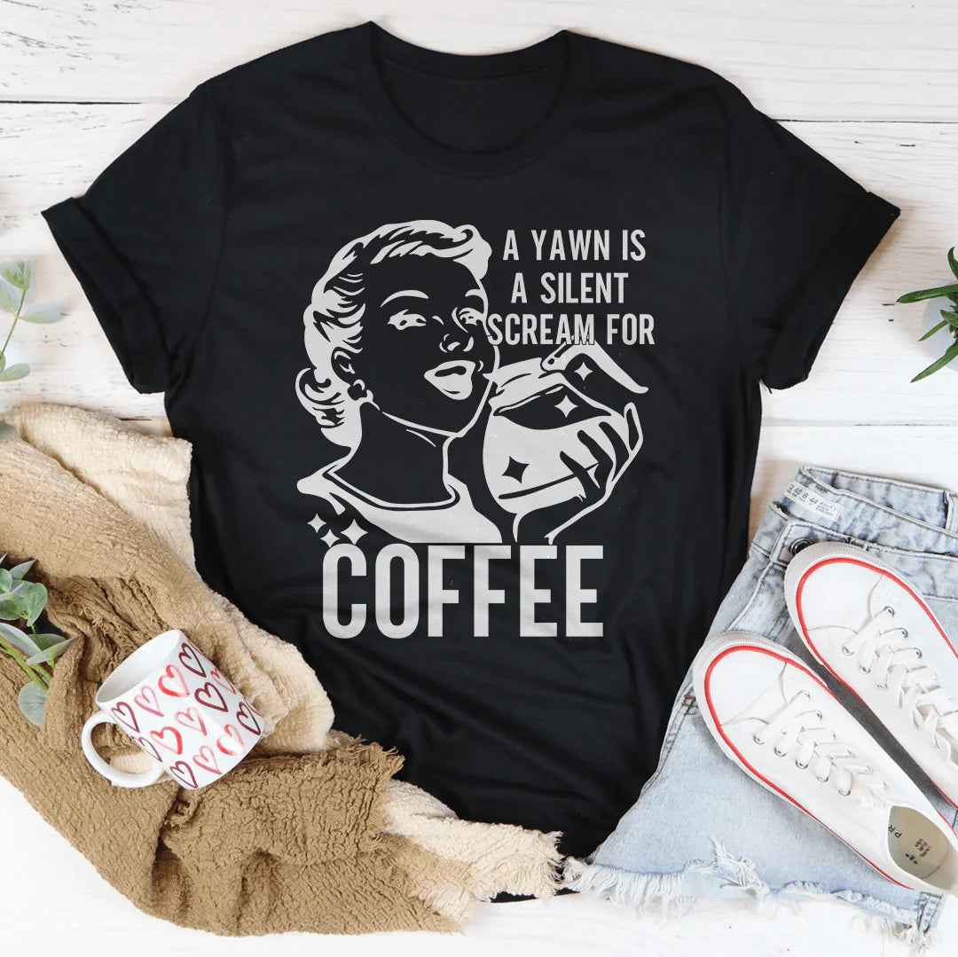Un bostezo es un grito silencioso por café camiseta